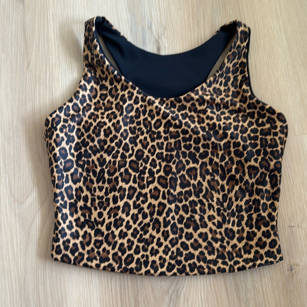 Abs2b Fitness Anastasia reversible crop top 
Cheetah print and black NWOT